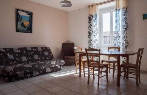 Le Vintrou House | Gîte communal Le Vintrou: Family and Pet-Friendly Retreat