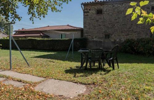 Le Vintrou House | Gîte communal Le Vintrou: Family and Pet-Friendly Retreat