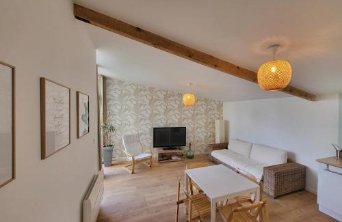 Etoile-sur-Rhone Apartment | Inviting Gite with Family-Friendly Amenities, Rated 9.3/10