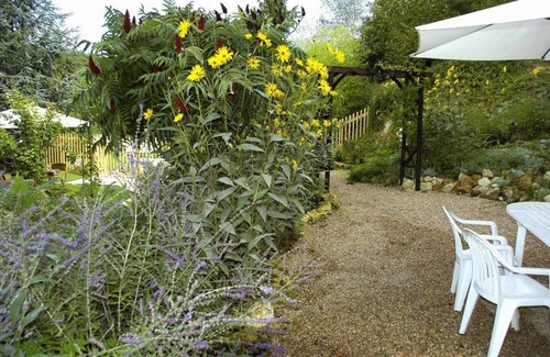 Cravant-les-Coteaux Cottage | Gite Cravant-les-Côteaux: Family Retreat with Pool & Spa