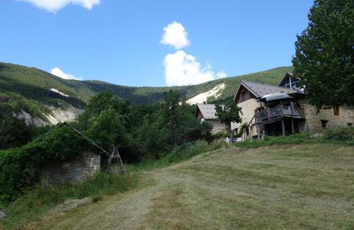 Peone Bed & Breakfast | Inviting Gite d'Aliège with Oceanfront Dining & Views