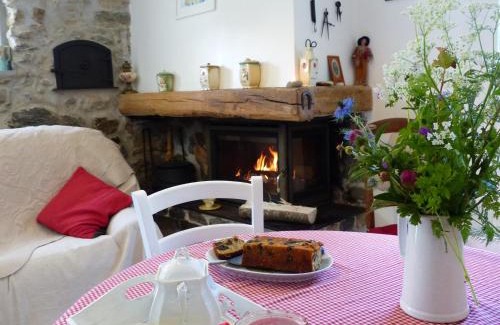 Appy House | Inviting Gite d'Appy: Pet-Friendly Retreat with 4 Stars