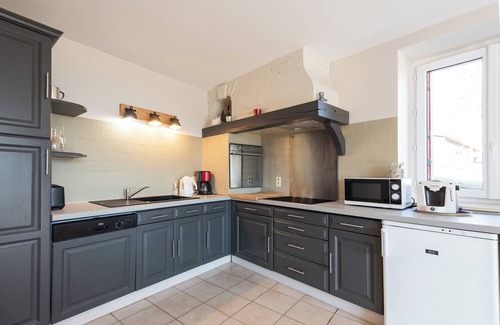 Ouzous House | Gîte d'Ayzi - Charming cottage with panoramic view, ideal for family or friends, 15 min from Lourdes
