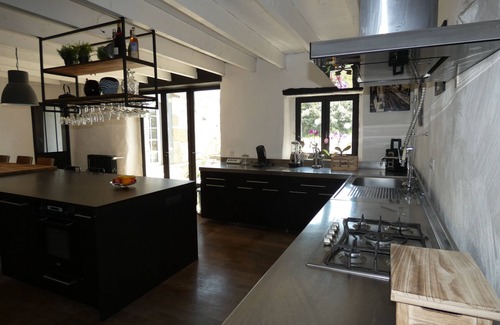 Breles Villa | Exclusive Gite with Heated Pool for 10-12 Guests