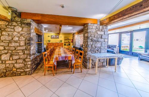 Han-sur-Lesse House | Pet-Friendly Retreat at Gite d'Hamptay with a Hot Tub