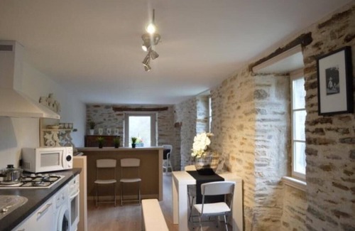 Curvalle Apartment | Cozy Gite for Two by the Tarn River with Pool Access