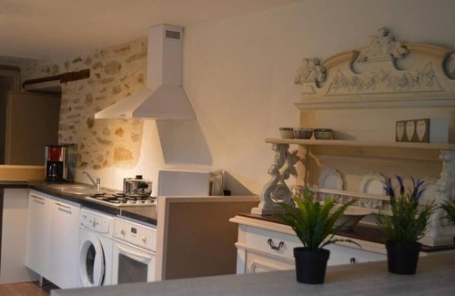 Curvalle Apartment | Cozy Gite for Two by the Tarn River with Pool Access