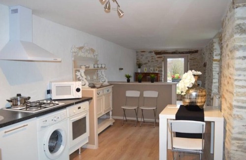 Curvalle Apartment | Cozy Gite for Two by the Tarn River with Pool Access