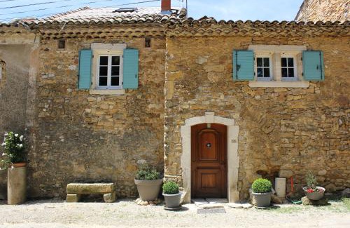 Baron House | Highly Rated Gite de BEZUT: Family-Friendly Retreat