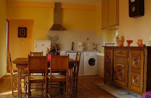 Varen Cottage | Pet-Friendly Gite de Campagne in Varen with Pool & Ocean View