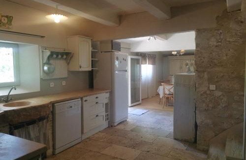 Pons House | Unique Gite with Pool and Scenic Views for Memorable Stays