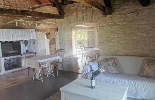 Pons House | Unique Gite with Pool and Scenic Views for Memorable Stays