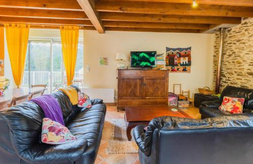 Saint-Jory-de-Chalais House | Cozy Gîte Perfect for Families with Top Amenities