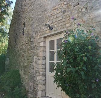 Villeneuve-sur-Auvers House | Inviting Gite de Charme: Family-Friendly Retreat Awaits!