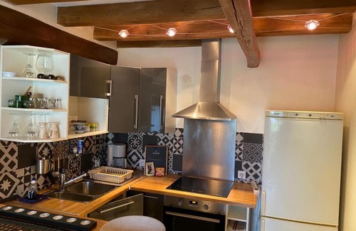 Parigne-lʼEveque House | Unique Gite in the Heart of the Forest with Hot Tub