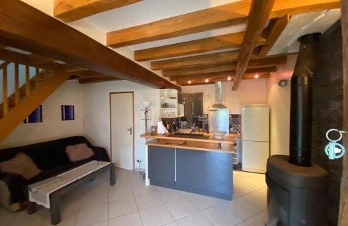 Parigne-lʼEveque House | Unique Gite in the Heart of the Forest with Hot Tub