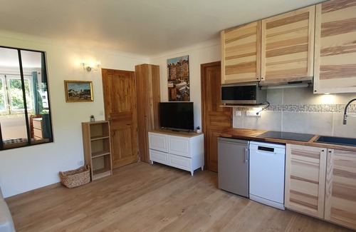 Honfleur House | Charming Gite de Charme Centre: Oceanfront & Pet Friendly