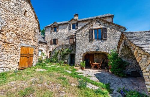 Saint-Pierre-des-Tripiers House | Family-Friendly Getaway at Gite de l'aire a la viale