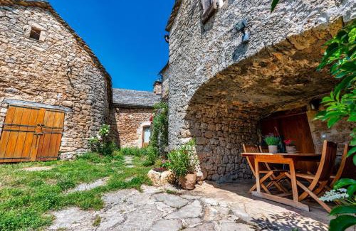 Saint-Pierre-des-Tripiers House | Family-Friendly Getaway at Gite de l'aire a la viale
