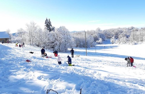 Presles House | Family-Friendly Gite de France: Hot Tub & 9/10 Guest Rating