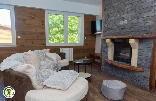 Presles House | Family-Friendly Gite de France: Hot Tub & 9/10 Guest Rating