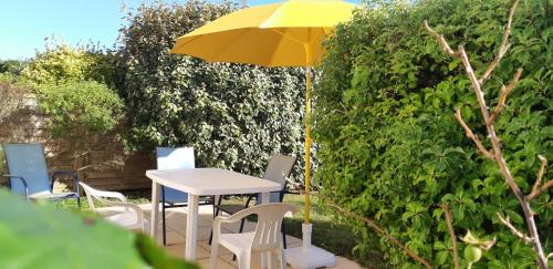 Ploudalmezeau House | Gite de Kervao: Oceanfront Retreat with Private Garden