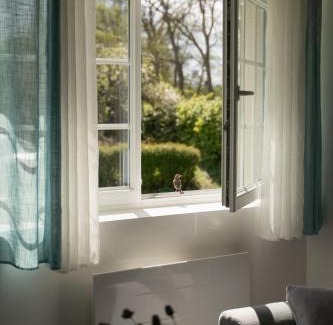 La Puisaye House | Family-Friendly Gite de l'étang: Your Ideal Getaway