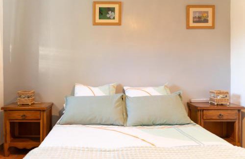 La Puisaye House | Family-Friendly Gite de l'étang: Your Ideal Getaway