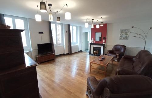 Autun Apartment | Family-Friendly Gite de l'Arbalète with High Guest Ratings