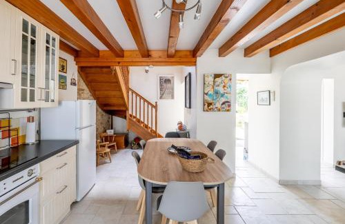 La Reorthe House | Gite de l'olifanière: Family-Friendly Retreat with Pool
