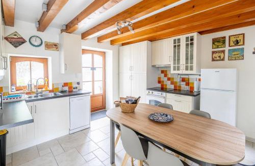 La Reorthe House | Gite de l'olifanière: Family-Friendly Retreat with Pool