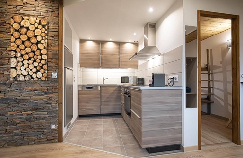 Avrieux House | Cozy Gite DE LA Cascade - Family-Friendly with Breakfast