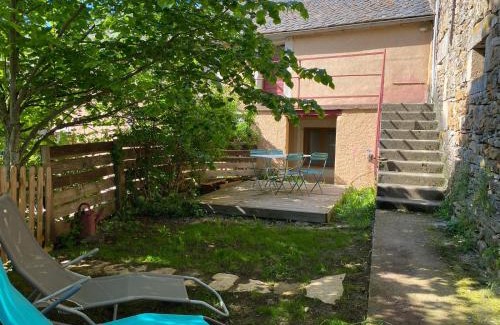 Saint-Beauzely House | Cozy Gite de la Deveze: Nature Retreat with Pool & Pets