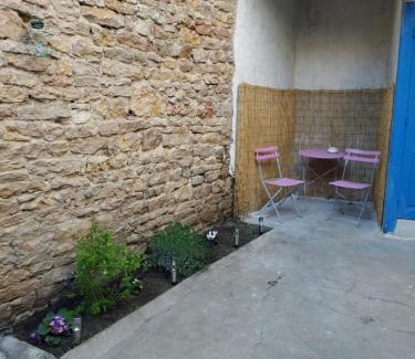 Tournus Apartment | Pet-Friendly Gite de la Madeleine - Rated 8/10 for Families