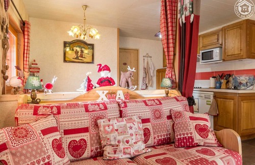Avrieux House | Cozy Gite DE LA Montagne - Avrieux, Pet Friendly Escape