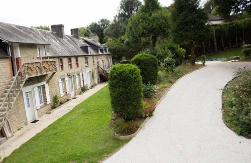 Clecy House | Pet-Friendly Retreat at Gite de la Petite Suisse "VIOLETTE"