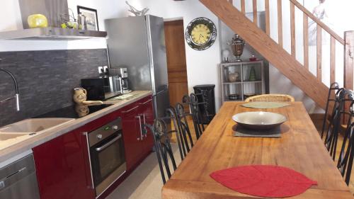 Saint-Maurice-sur-Fessard House | Cozy Gite de la Petite Venise du Gatinais - 9/10 Rated Escape