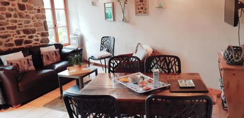 Lanvallay House | Gite De La Tannerie 2: Oceanfront Retreat for Families