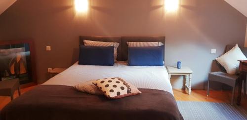 Lanvallay House | Gite De La Tannerie 2: Oceanfront Retreat for Families