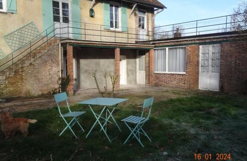 Treuzy-Levelay House | Gite de la Tuilière: Tranquil Retreat in a Protected Hamlet