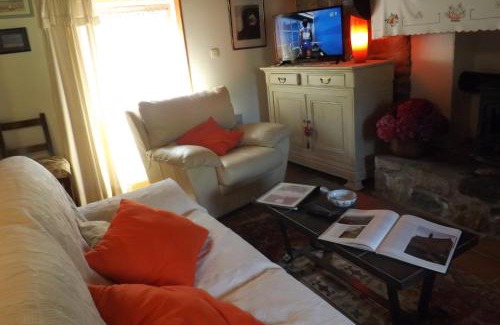 Saint-Segal House | Pet and Child Friendly Gite De Penn Ar Stank Awaits You