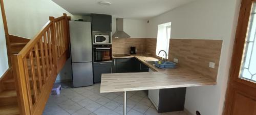 Les Ollieres-sur-Eyrieux House | Gite de POUNARD: Riverside Retreat with Private Beach