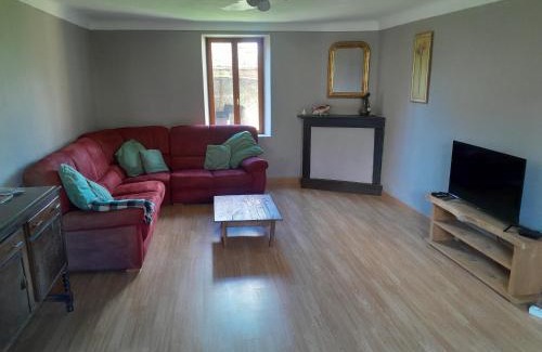 Arrenes House | Affordable Retreat at Gite de Puy Faucher with Pool Access