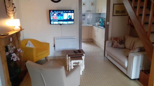 Lucy-sur-Cure House | Discover Gite de Sarah: Pet and Child Friendly Retreat