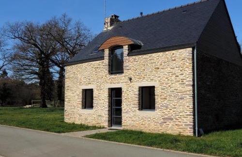 Loyat House | Pet-Friendly Gite de Savker - Rated 10/10 by Guests