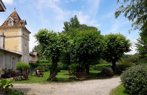 Beychac-et-Caillau House | Cozy Gite DE Teynac: Family-Friendly Getaway in Beychac