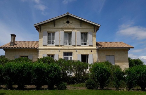 Beychac-et-Caillau House | Cozy Gite DE Teynac: Family-Friendly Getaway in Beychac