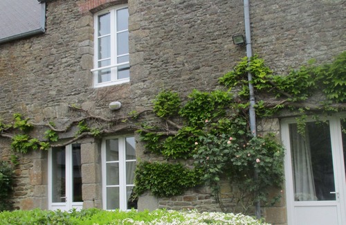 Dragey-Ronthon House | Discover Tissey Cottage: Oceanfront Retreat by Mont St Michel
