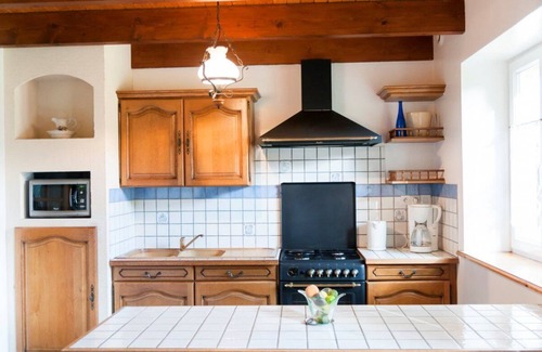 Crozon House | Welcoming Gite de Véroury - Perfect for Families & Pets