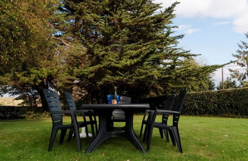 Crozon House | Welcoming Gite de Véroury - Perfect for Families & Pets